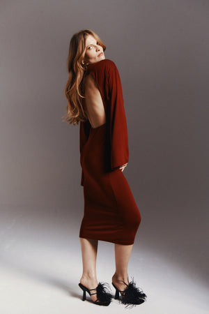 AURI BACKLESS WINE