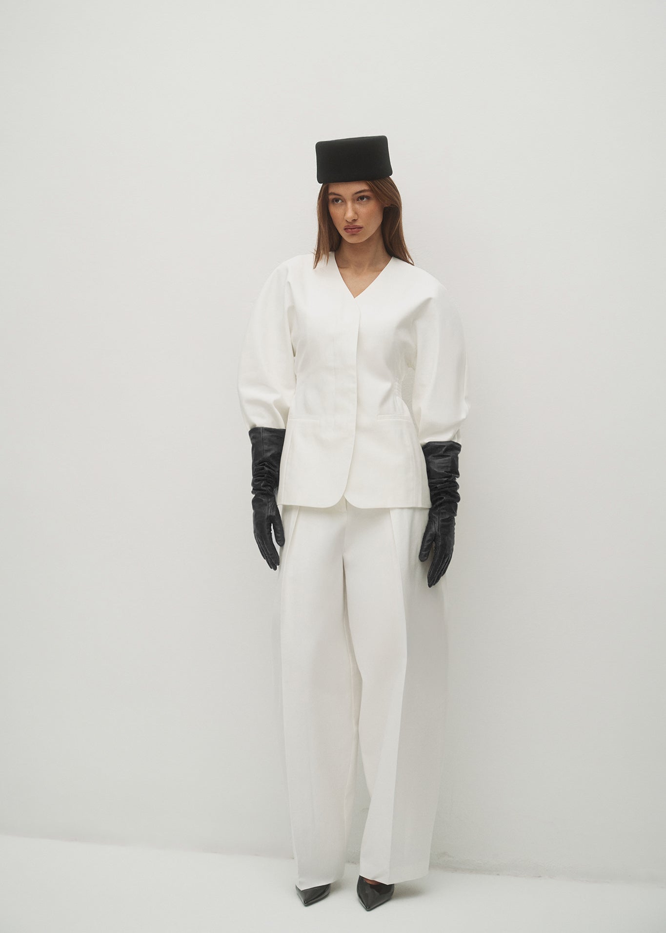 SPODNIE AMADEUS OFF WHITE LECOLLET