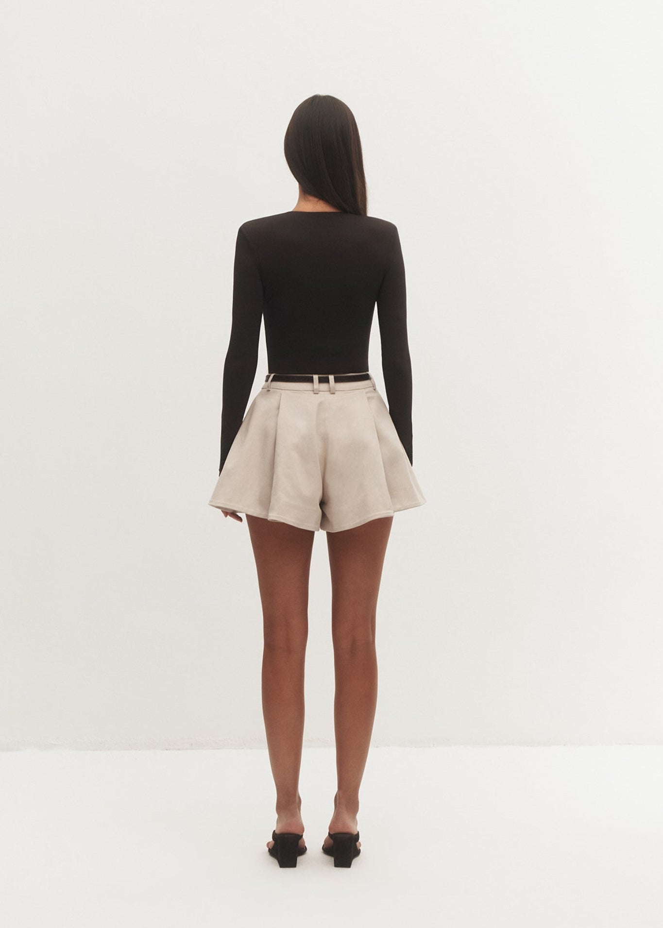 SPODENKI CORNELIA BEIGE LECOLLET