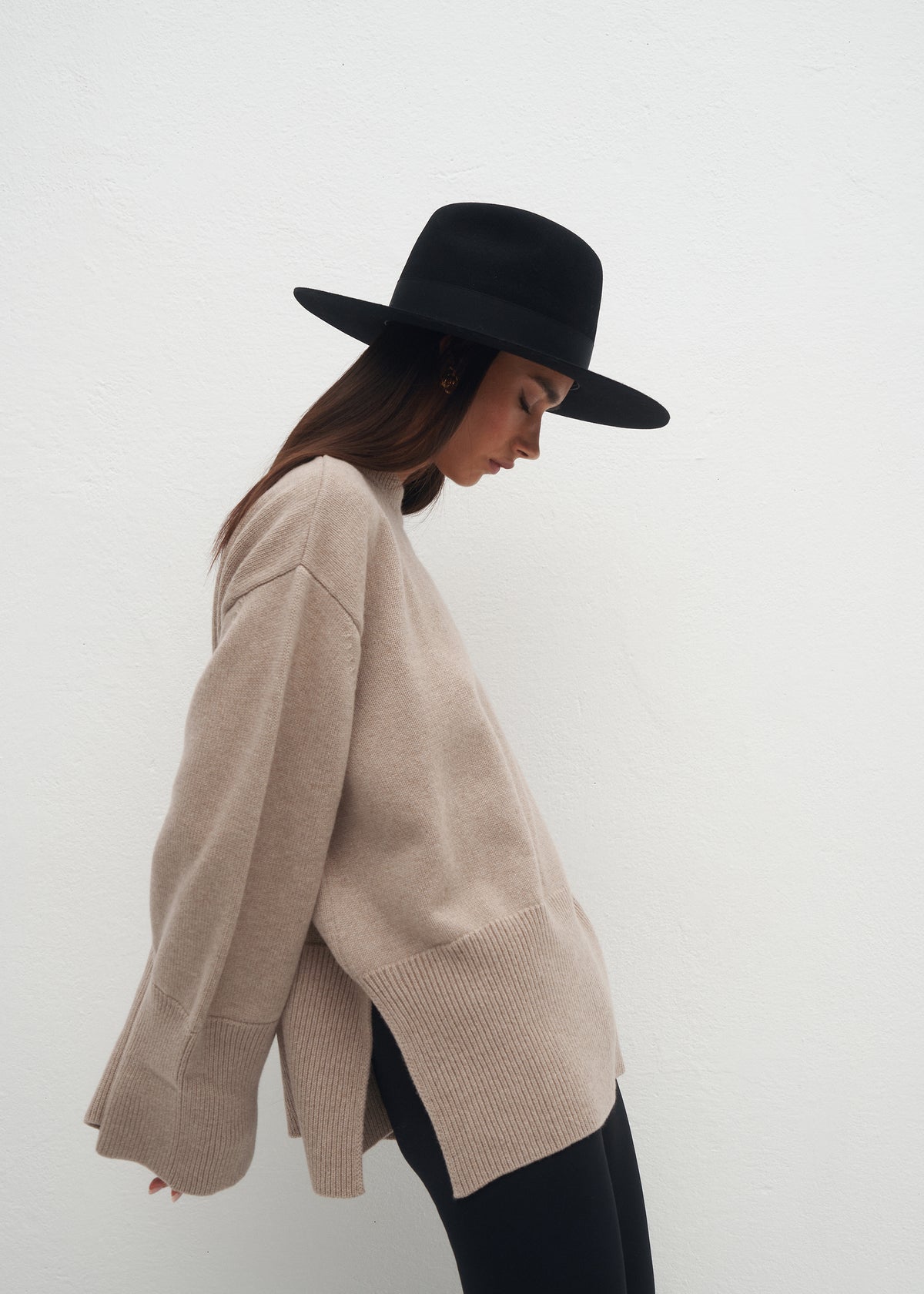 ELWEN TAUPE SWEATER