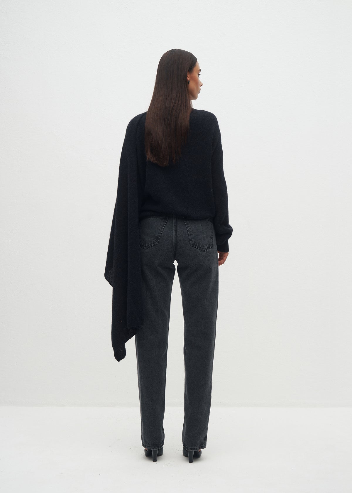 ISOLDE ALPACA BLACK SWEATER