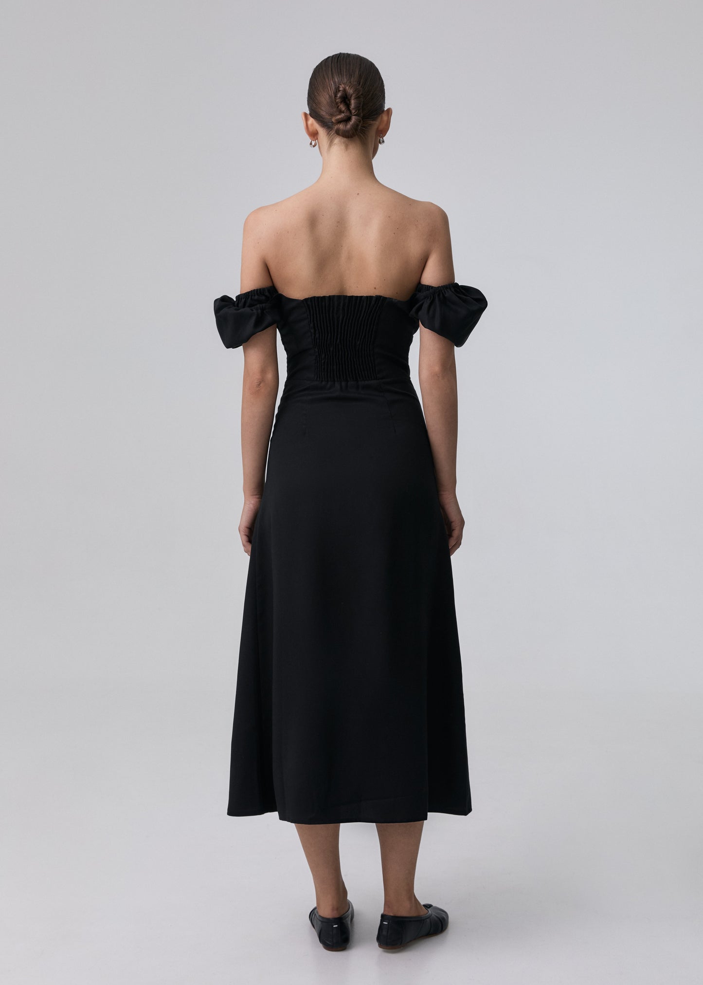 SUKIENKA JULITA ROMANTIC BLACK SATIN LECOLLET